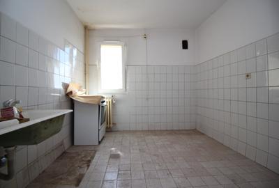 Apartament cu 3 camere semidecomandat în Titan