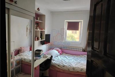 Apartament cu 3 camere decomandat în Filiași