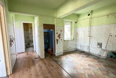 Apartament cu 4 camere semidecomandat în Carei - 3