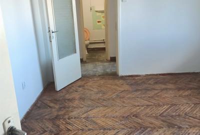 Apartament cu 4 camere decomandat în Micro 16 - 2