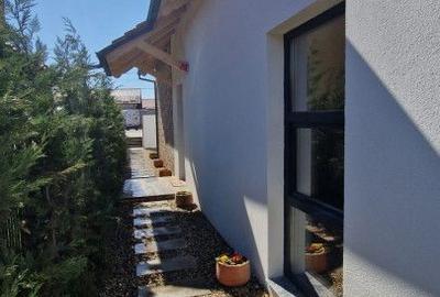 Casă cu 4 camere cu Teren 500 Mp în Păulești