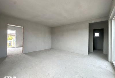 Casă cu 4 camere cu Teren 372 Mp în Sânandrei