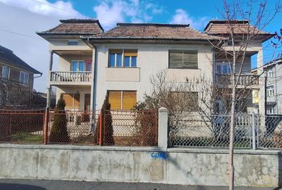 Casă cu 4 camere cu Canalizare în Câmpia Turzii