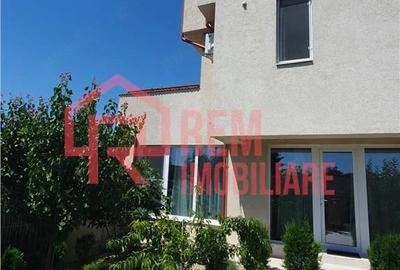 Casă cu Teren 227 Mp în Central