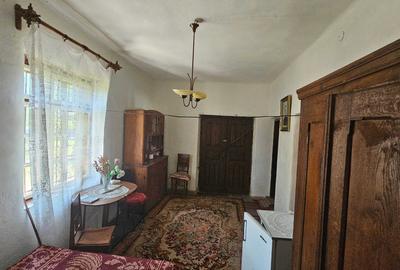 Casă cu 2 camere decomandat în Blahnița de Sus