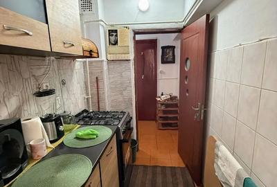 Apartament cu 3 camere decomandat în 9 Mai