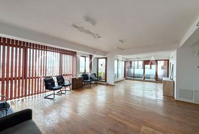 Apartament cu 5 camere decomandat în Complex Studențesc