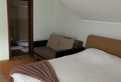 Casă cu 4 camere cu Teren 550 Mp în Central - 1