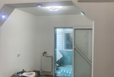 Apartament cu 3 camere decomandat în Exterior Vest