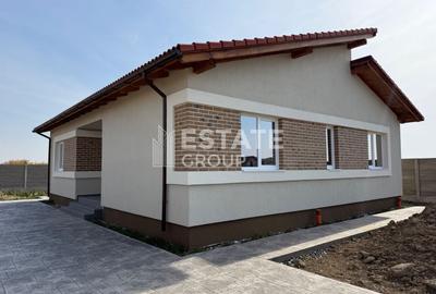Casă individuală cu 4 camere cu Canalizare în Moșnița Nouă