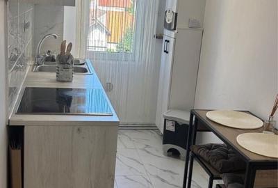 Apartament cu 3 camere semidecomandat în Vlahuță