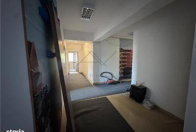 Apartament cu 4 camere decomandat în Est