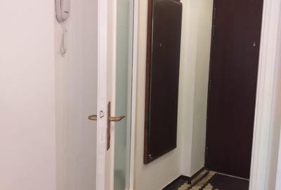 Apartament cu 3 camere semidecomandat în Ștefan cel Mare