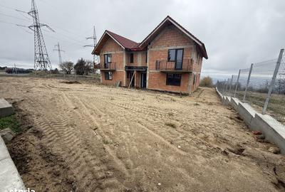 Casă cu 4 camere în Feleacu