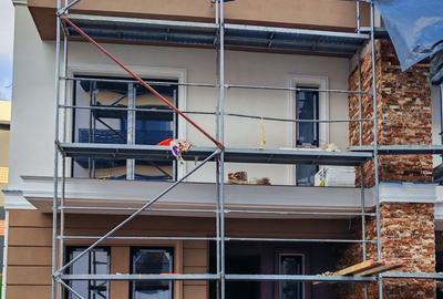 Casă cu 4 camere cu Teren 200 Mp în Theodor Pallady