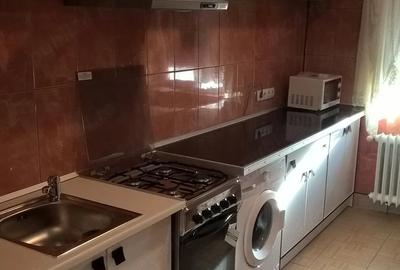 Apartament cu 3 camere decomandat în Complex Studențesc