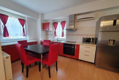 Apartament cu 3 camere decomandat în Exterior Vest