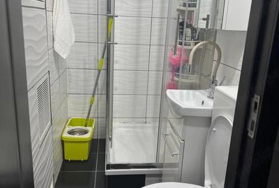 Apartament cu 3 camere semidecomandat în Central - 1