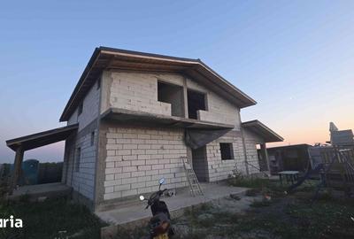 Casă cu 7 camere cu Teren 500 Mp în Clinceni
