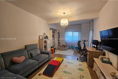 Casă cu 4 camere în Dumbrăvița