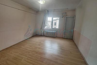 Garsonieră decomandată în Rogerius