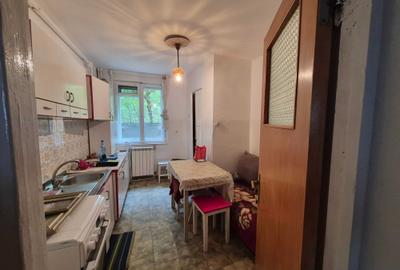 Apartament cu 3 camere decomandat în Dărmănești