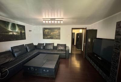 Apartament cu 3 camere decomandat, mobilat în Cornișa