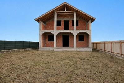 Casă cu Teren 500 Mp în Central