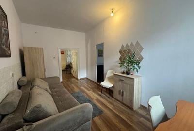 Apartament cu 2 camere semidecomandat, mobilat în Central - 1