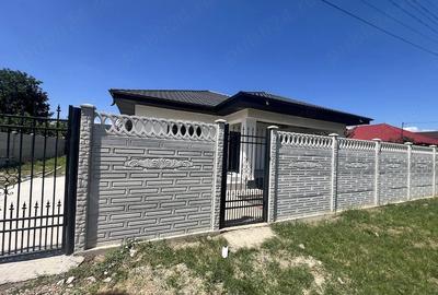 Casă cu 4 camere cu Teren 400 Mp în Amara