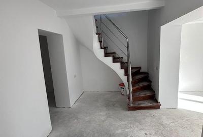 Casă cu 5 camere cu Canalizare în Trocadero - 18