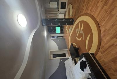 Casă cu 6 camere cu Teren 1100 Mp în Central
