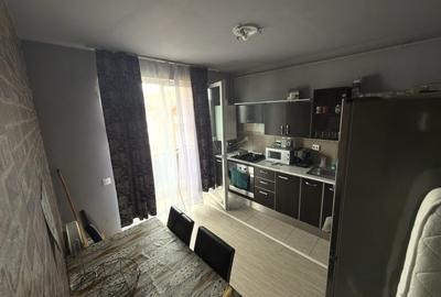 Apartament cu 3 camere semidecomandat, mobilat în Florești - 1