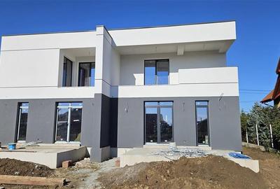 Duplex cu 5 camere cu Canalizare în Dumbrăvița