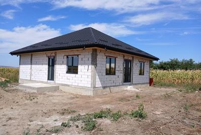 Casă cu 3 camere în Cătămărești