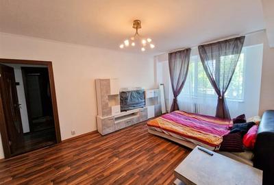Apartament cu 3 camere semidecomandat în Cantemir