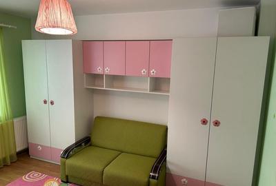 Apartament cu 3 camere decomandat, mobilat în Exterior Vest