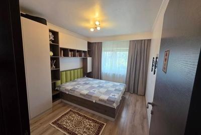 Apartament cu 3 camere decomandat în Girocului
