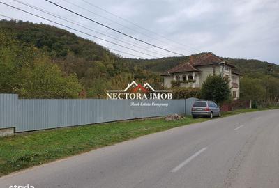 Casă cu 4 camere în Central