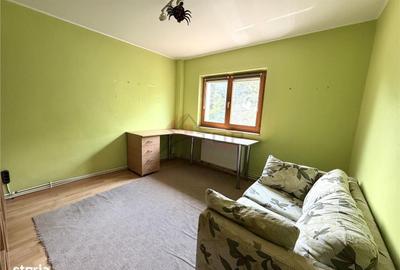 Apartament cu 3 camere decomandat în Nicolina