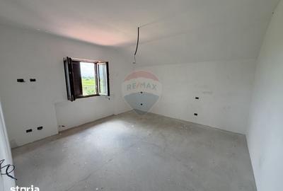 Casă cu 5 camere cu Teren 3960 Mp în Milcovul - 8