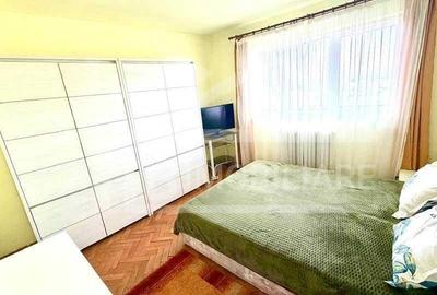 Apartament cu 3 camere decomandat, mobilat în Cornișa