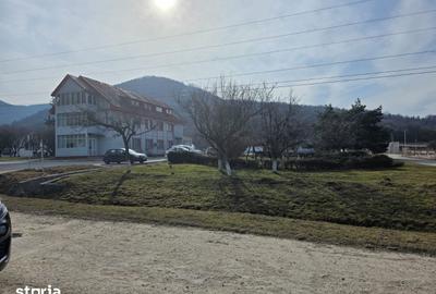 Teren de 16000 mp, în Tractorul - 11
