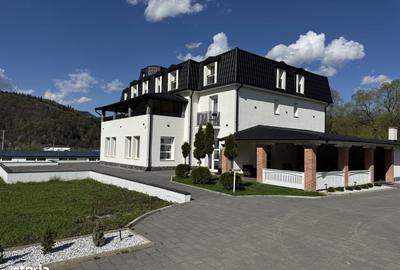 Casă cu 4 camere cu Teren 4000 Mp în Central