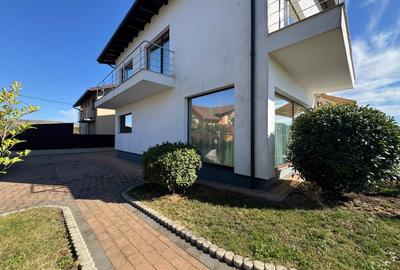 Casă individuală cu 6 camere cu Garaj în Someșeni