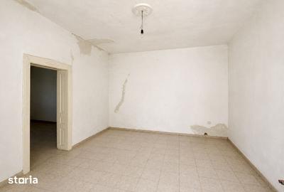 Casă cu 7 camere cu Teren 464 Mp în Pârneava