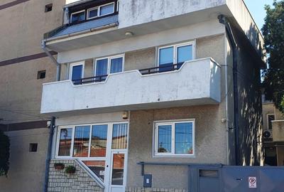 Casă cu 4 camere în Exterior Vest