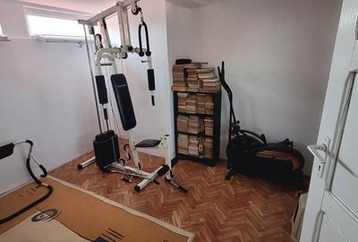 Casă cu 10 camere cu Teren 203 Mp în Rahova
