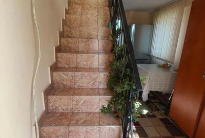 Casă cu 3 camere cu Teren 1670 Mp în Central