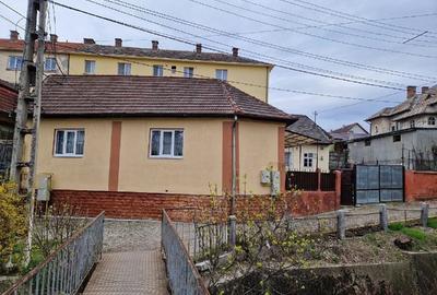 Casă cu 2 camere cu Teren 327 Mp în Central